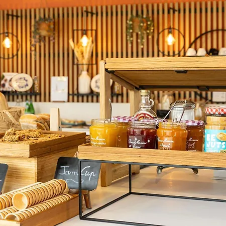 Отель Novotel Europe 4*