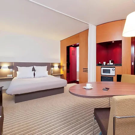 أجنحة نوفوتيل يوروب فندق 4*